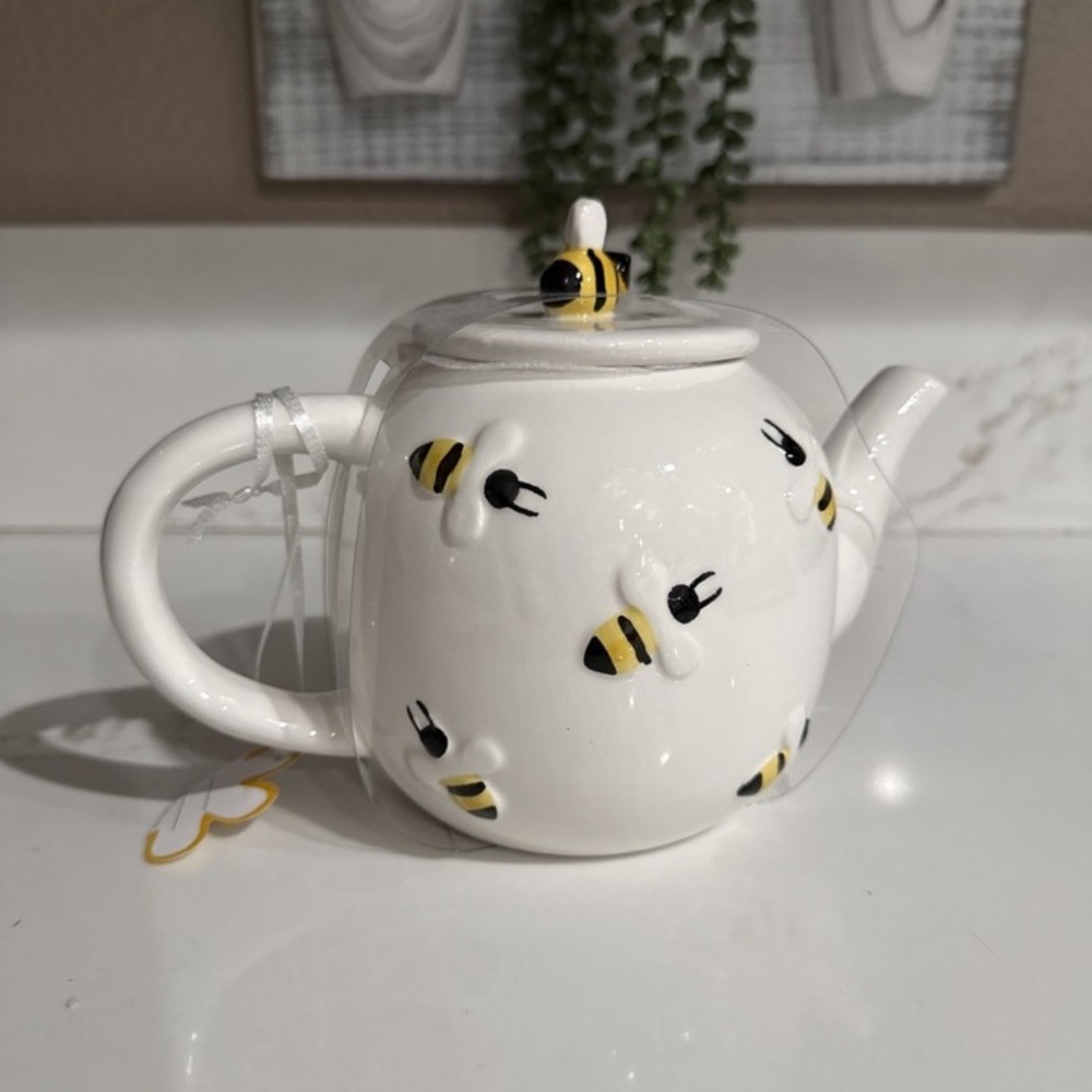 Bee Tea Pot